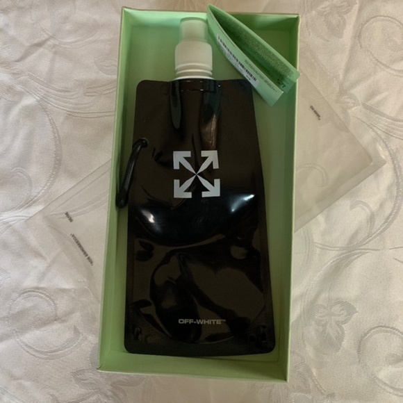 Off-White Logo Water Bottle - Picture 3 of 8